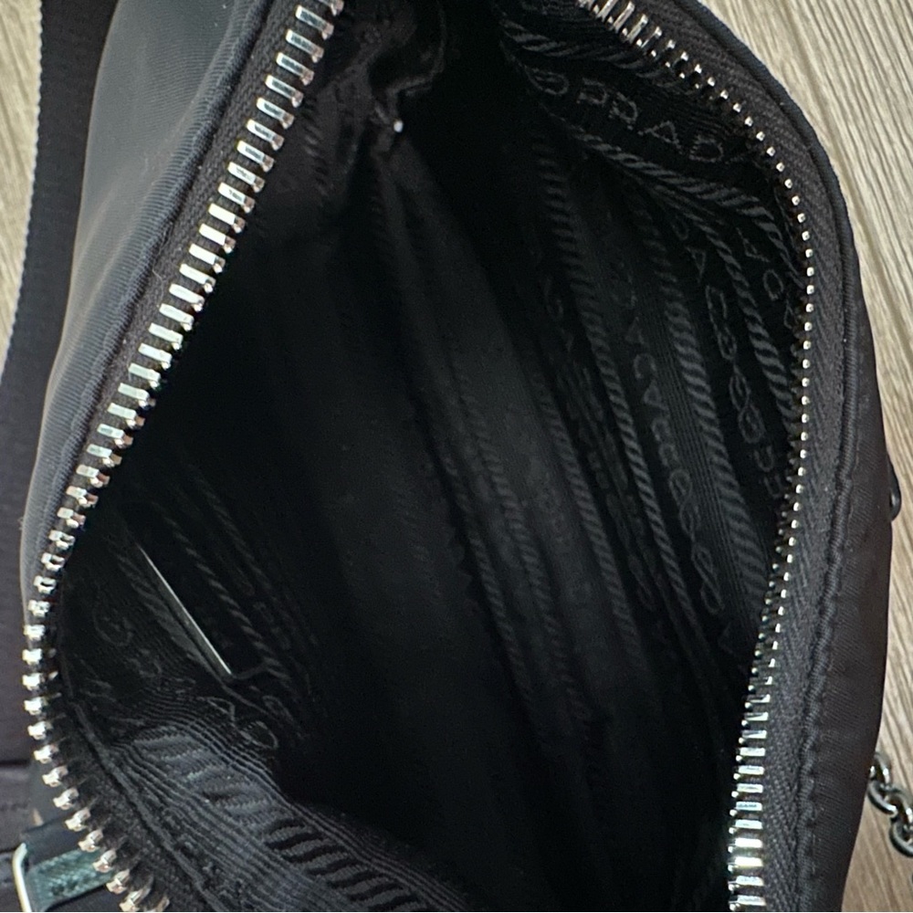 Authentic Prada Re-Edition‎ 2005 Re-Nylon bag - Picture 7 of 10